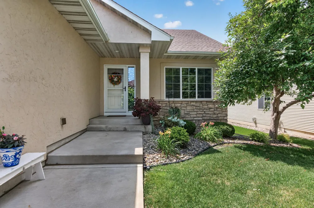 2637 Wilds Lane NW Prior Lake, MN 55372