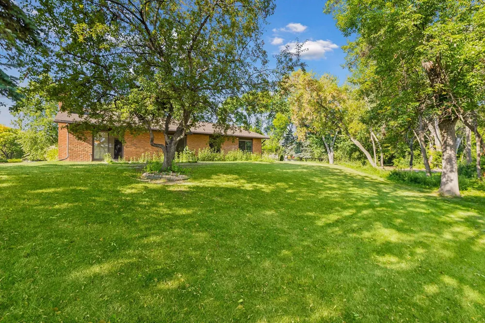 340 Inland Lane Plymouth, MN 55447
