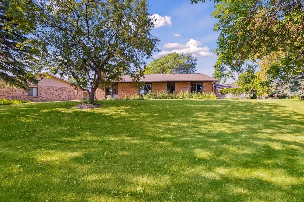 340 Inland Lane Plymouth, MN 55447