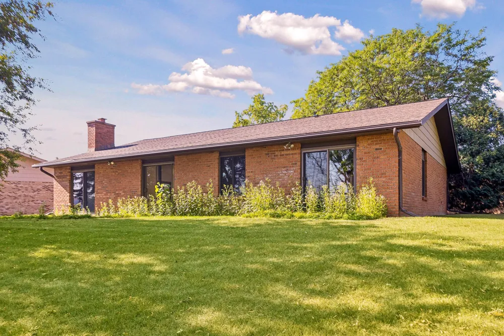 340 Inland Lane Plymouth, MN 55447
