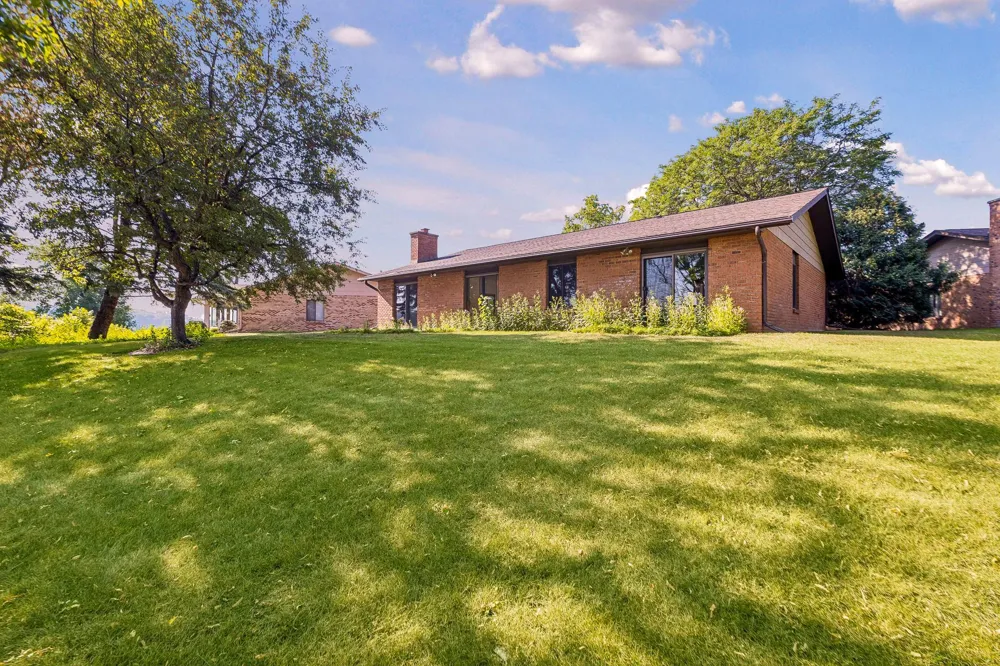 340 Inland Lane Plymouth, MN 55447