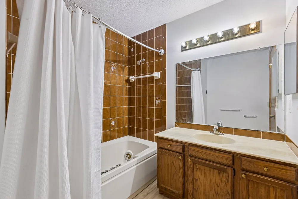 340 Inland Lane Plymouth, MN 55447