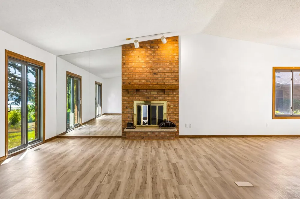 340 Inland Lane Plymouth, MN 55447