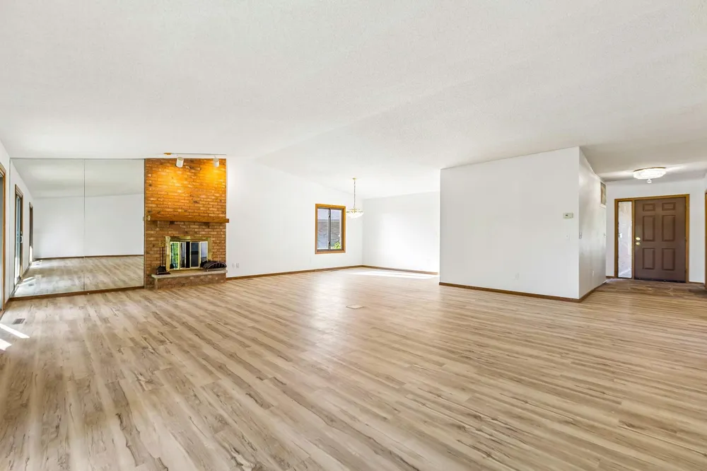 340 Inland Lane Plymouth, MN 55447