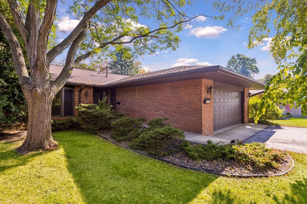 340 Inland Lane Plymouth, MN 55447