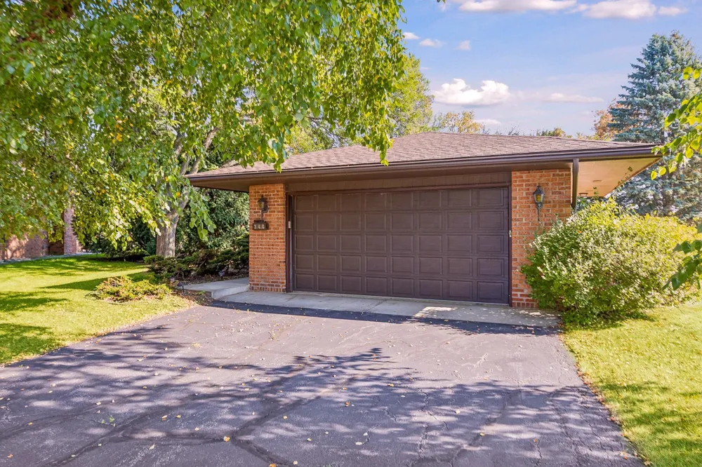 340 Inland Lane Plymouth, MN 55447