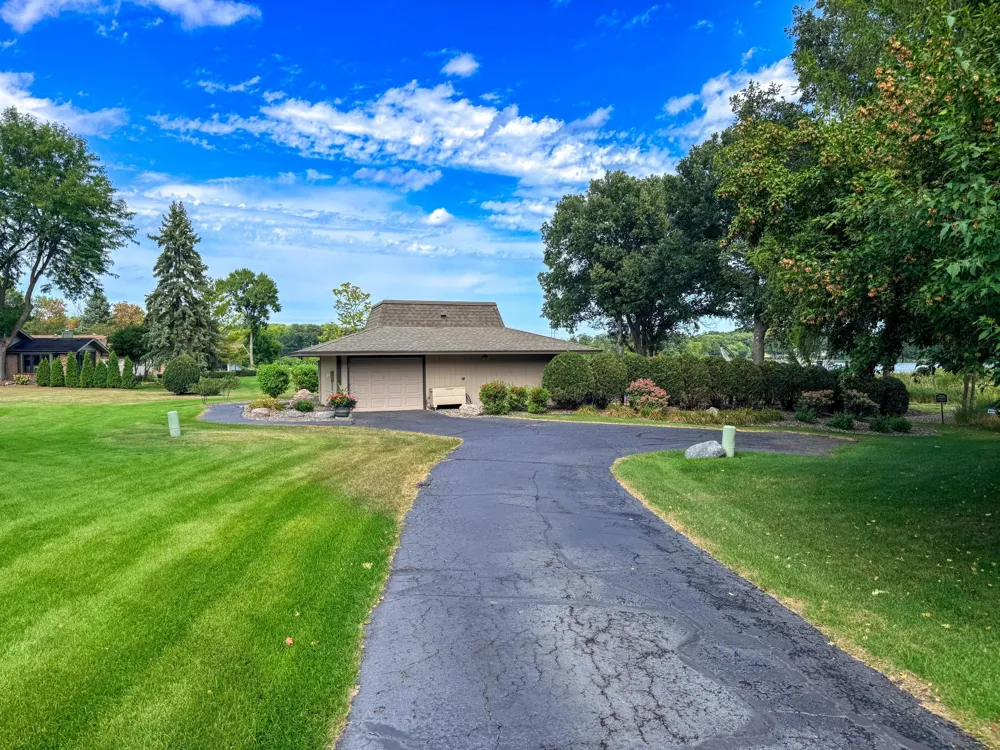 340 Inland Lane Plymouth, MN 55447