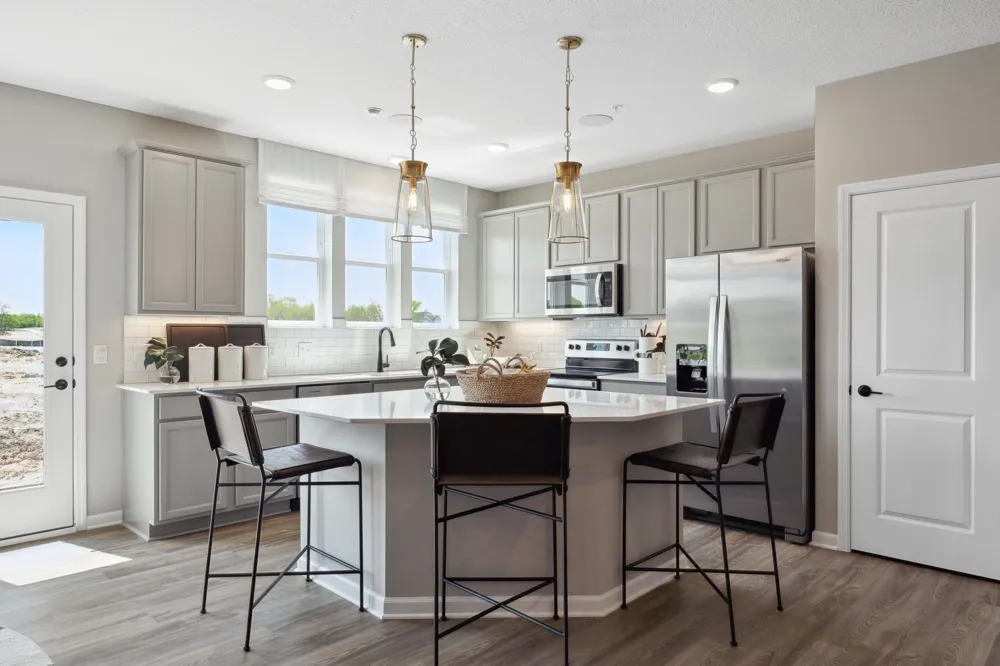 17976 Genoa Drive Lakeville, MN 55044