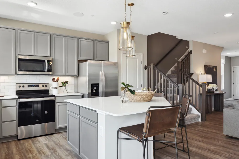 17976 Genoa Drive Lakeville, MN 55044