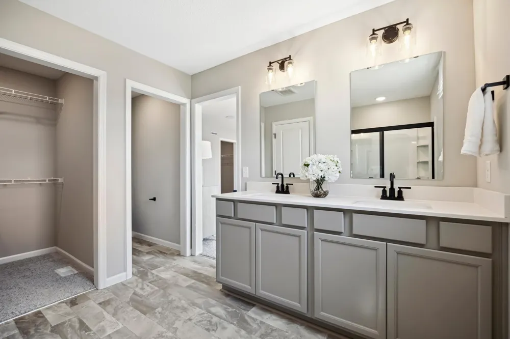17976 Genoa Drive Lakeville, MN 55044
