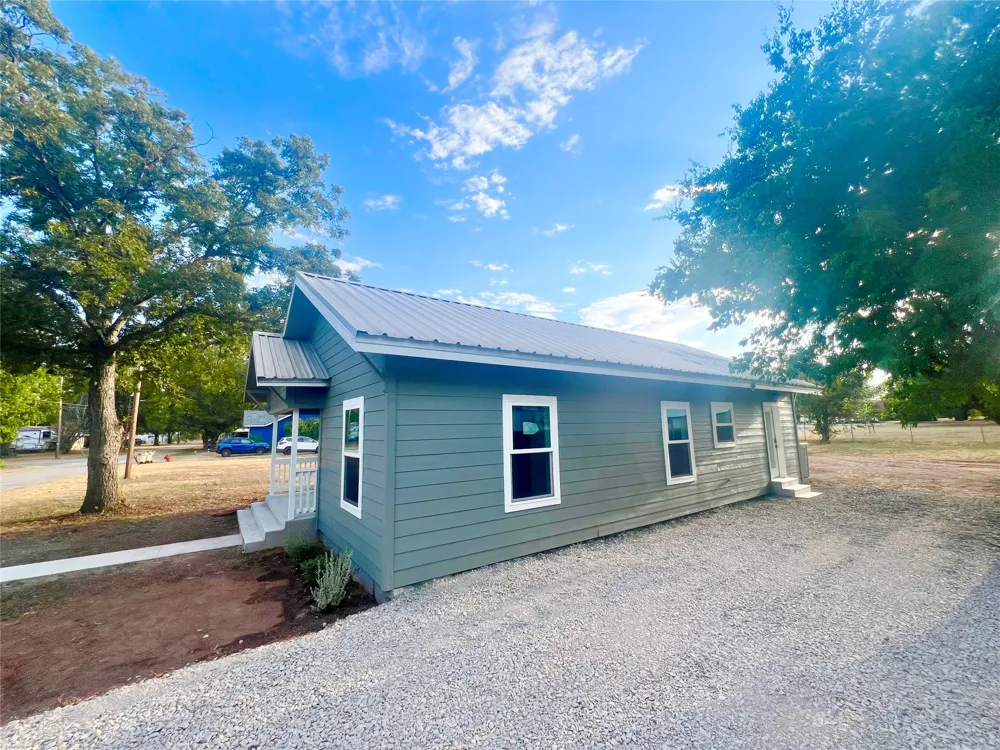 206 Vine Street Bangs, TX 76823