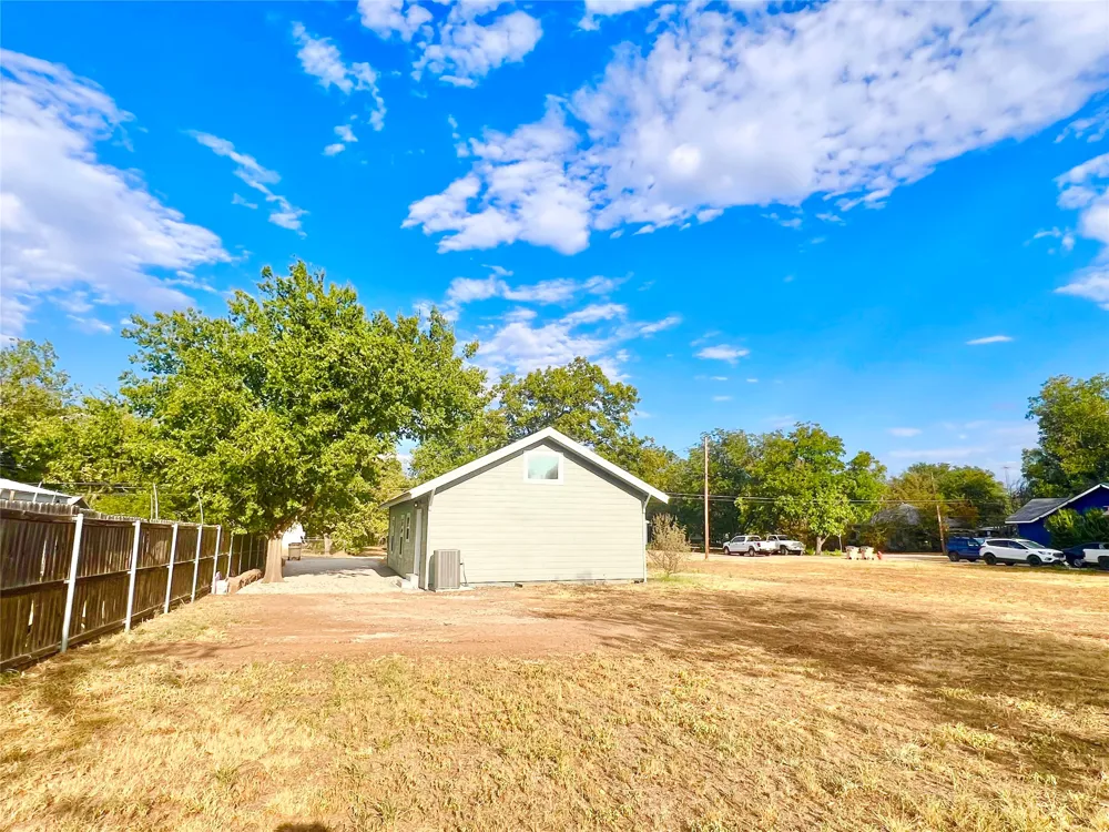 206 Vine Street Bangs, TX 76823