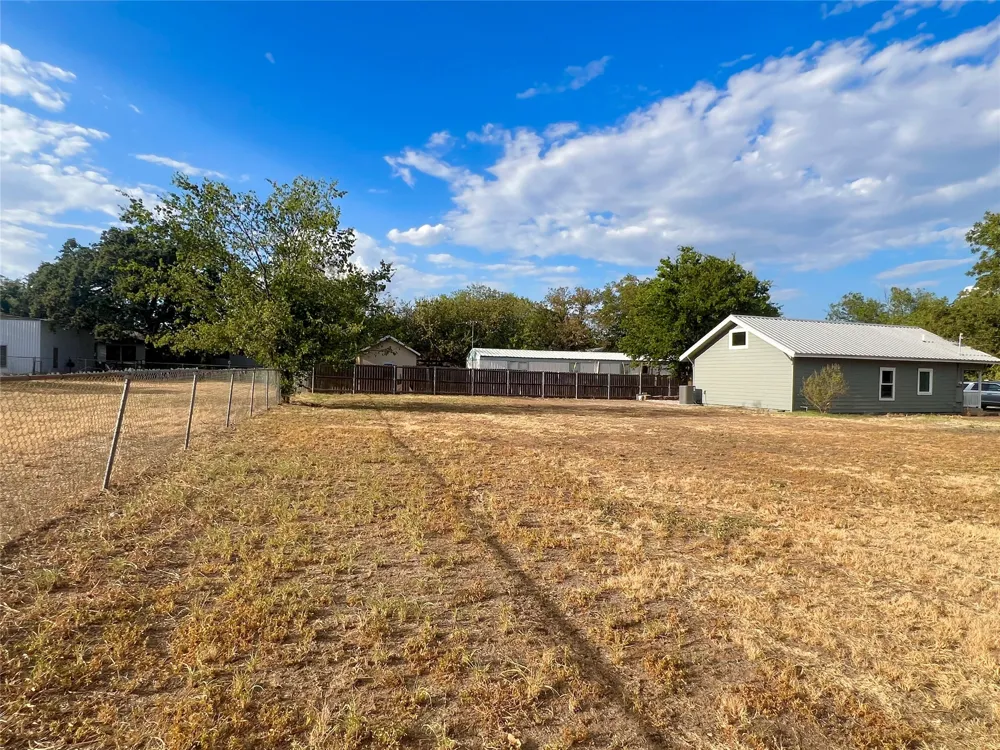 206 Vine Street Bangs, TX 76823