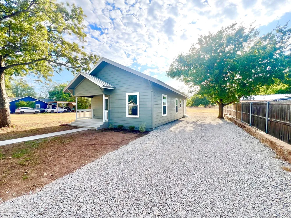 206 Vine Street Bangs, TX 76823