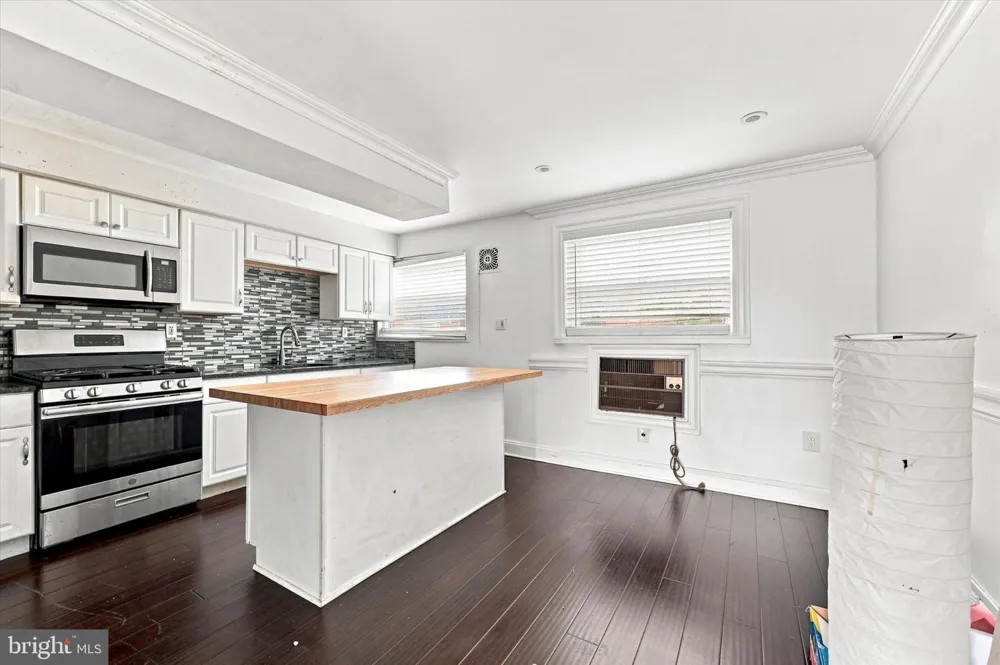 1984 CARTER ROAD Folcroft, PA 19032