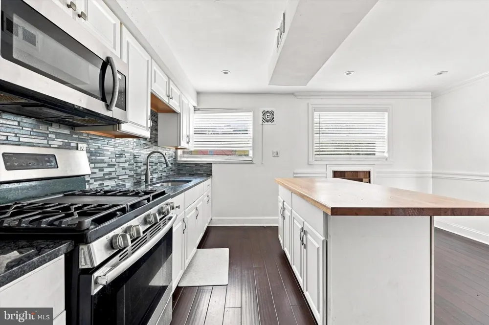 1984 CARTER ROAD Folcroft, PA 19032