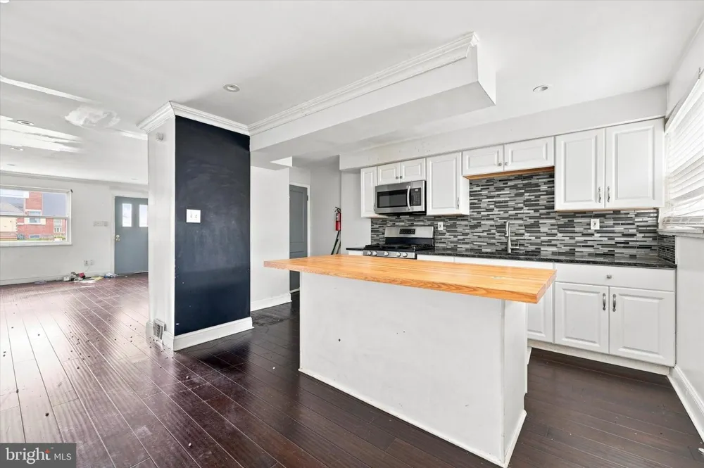 1984 CARTER ROAD Folcroft, PA 19032
