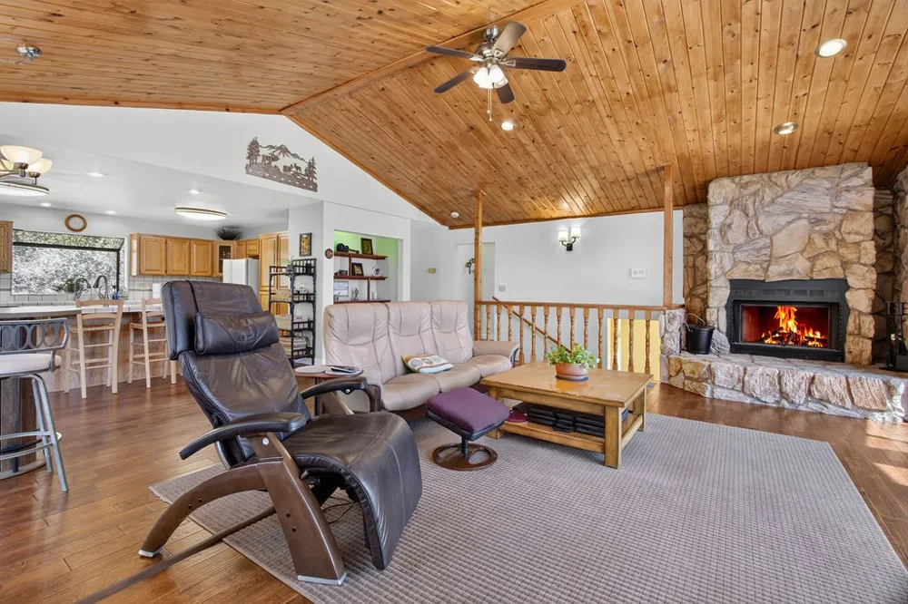 2421 Oakwood Court Pine Mountain Club, CA 93222