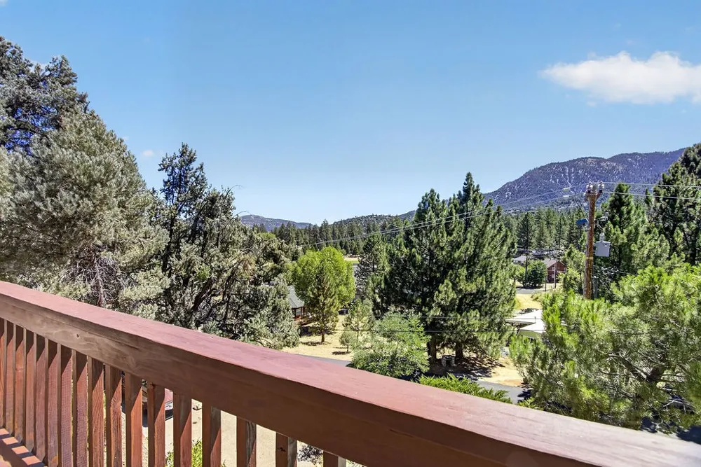 2421 Oakwood Court Pine Mountain Club, CA 93222