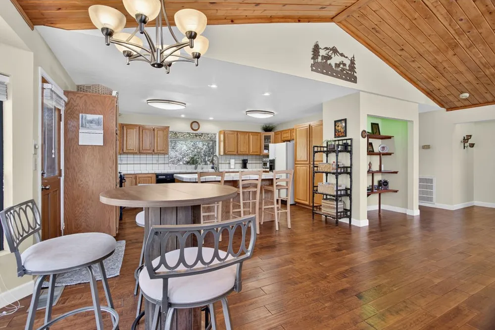 2421 Oakwood Court Pine Mountain Club, CA 93222