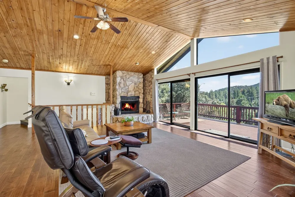 2421 Oakwood Court Pine Mountain Club, CA 93222