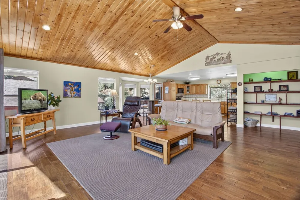 2421 Oakwood Court Pine Mountain Club, CA 93222