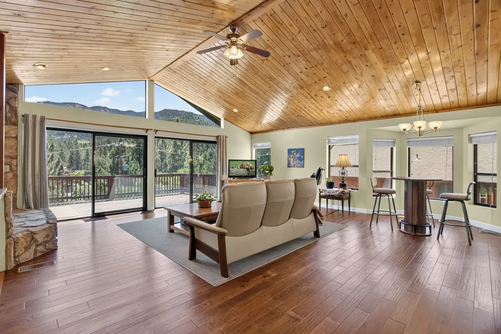 2421 Oakwood Court Pine Mountain Club, CA 93222