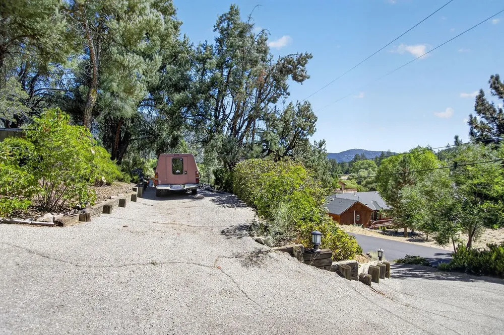 2421 Oakwood Court Pine Mountain Club, CA 93222