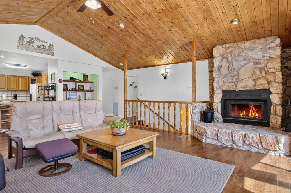 2421 Oakwood Court Pine Mountain Club, CA 93222