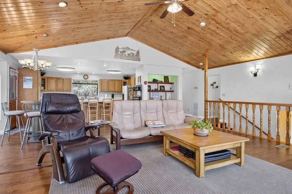 2421 Oakwood Court Pine Mountain Club, CA 93222