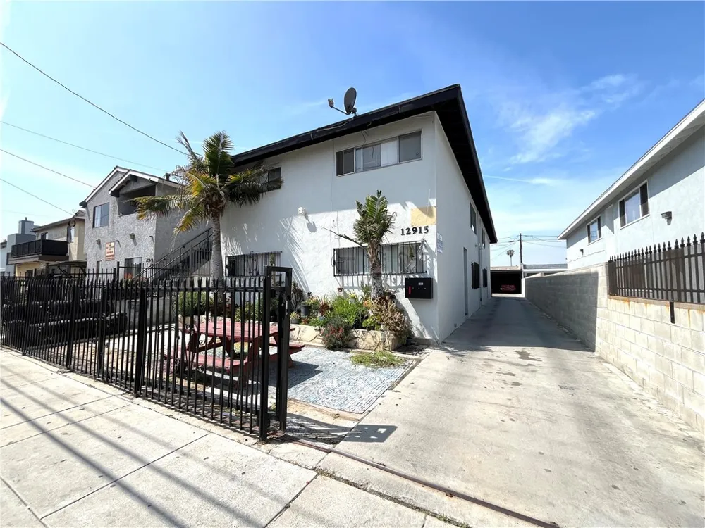 12915 Doty Avenue #C Hawthorne, CA 90250