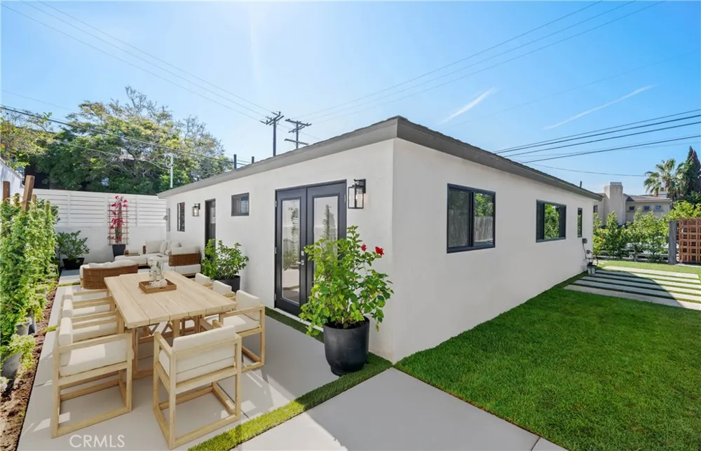 1561 2nd St Street Manhattan Beach, CA 90266