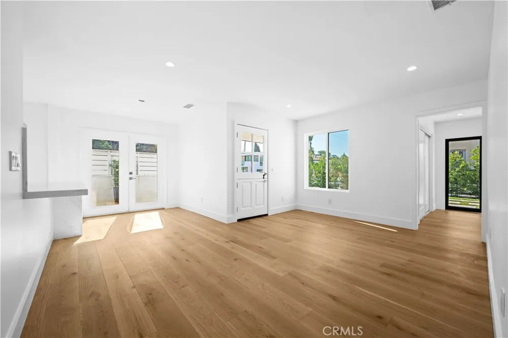 1561 2nd St Street Manhattan Beach, CA 90266