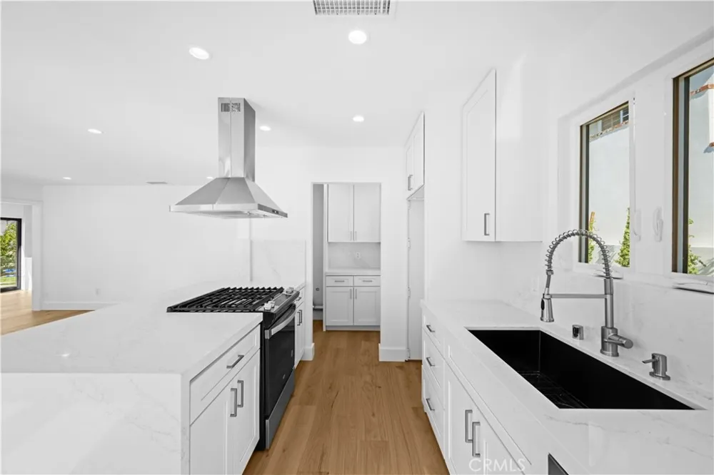 1561 2nd St Street Manhattan Beach, CA 90266