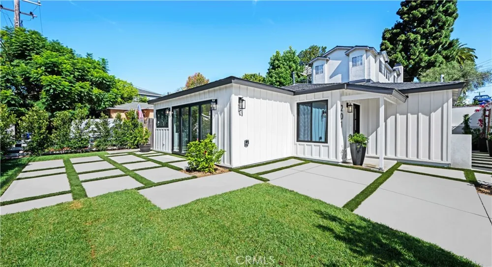 1561 2nd St Street Manhattan Beach, CA 90266