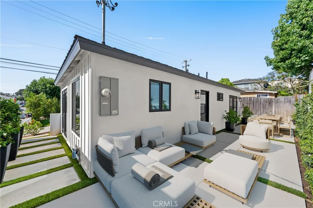 1561 2nd St Street Manhattan Beach, CA 90266