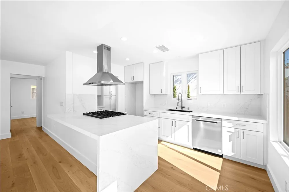 1561 2nd St Street Manhattan Beach, CA 90266