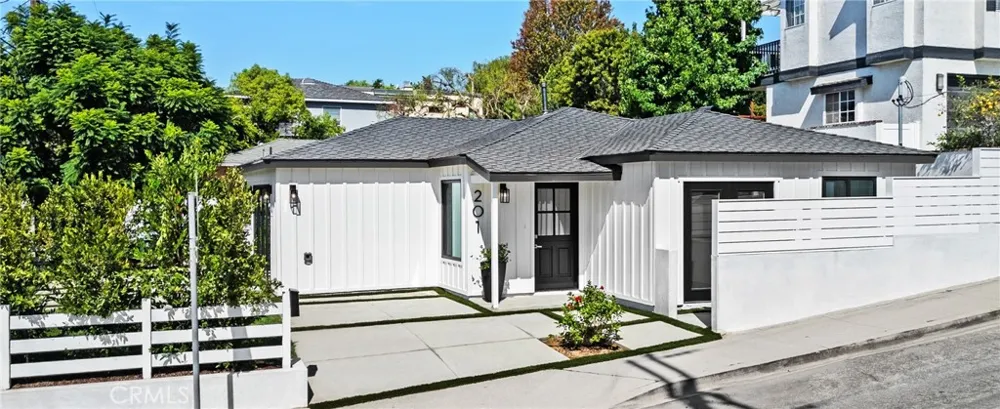 1561 2nd St Street Manhattan Beach, CA 90266