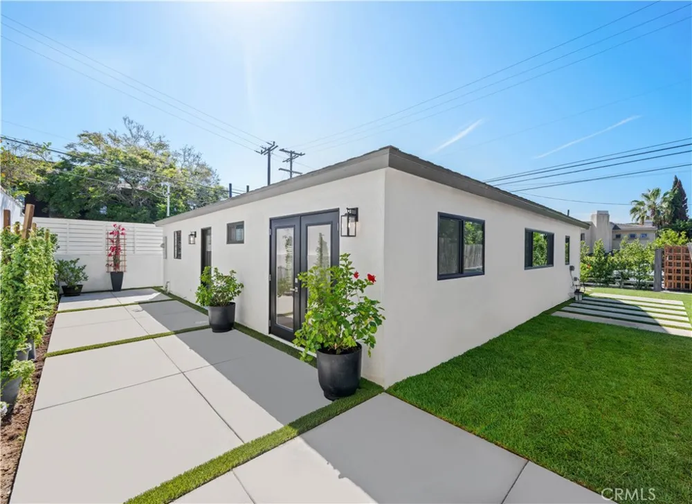 1561 2nd St Street Manhattan Beach, CA 90266