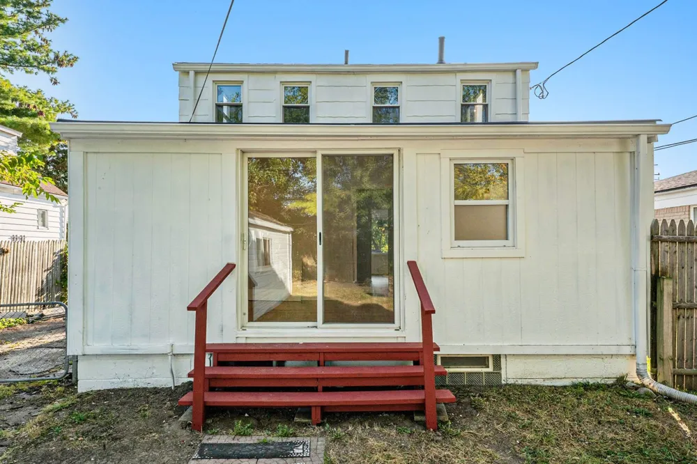 23735 Donald Avenue Eastpointe, MI 48021