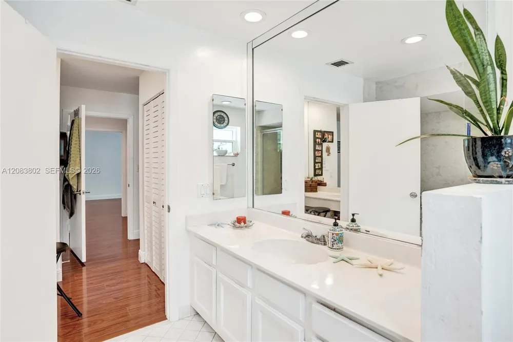 6141 Old Court Rd #229 Boca Raton, FL 33433