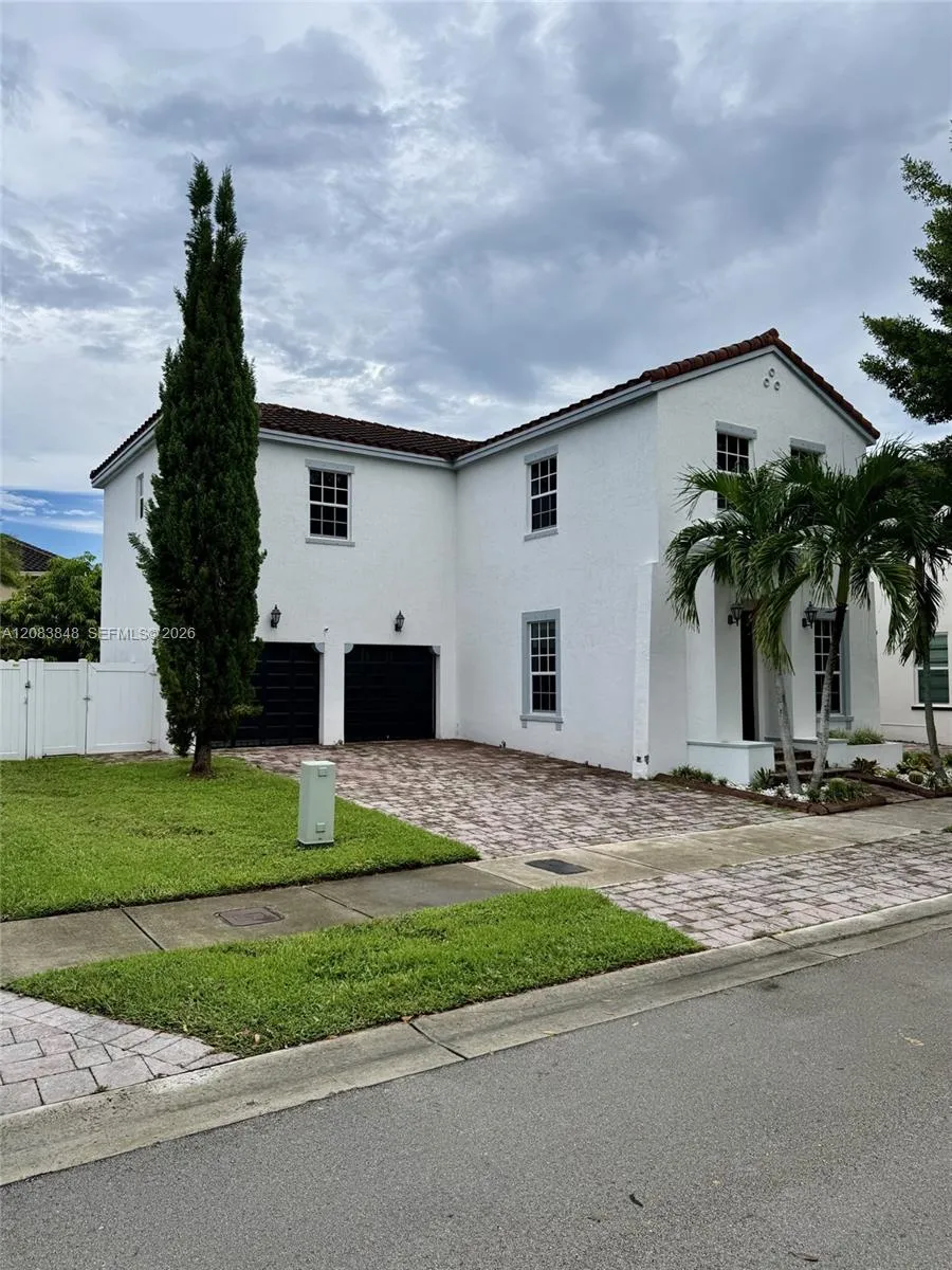 17081 SW 94th Way Miami, FL 33196