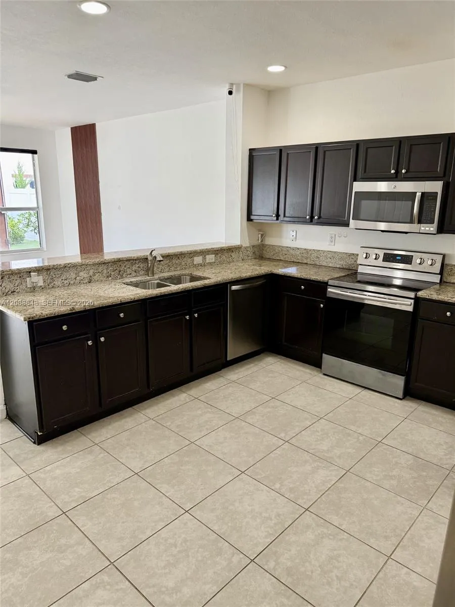 17081 SW 94th Way Miami, FL 33196