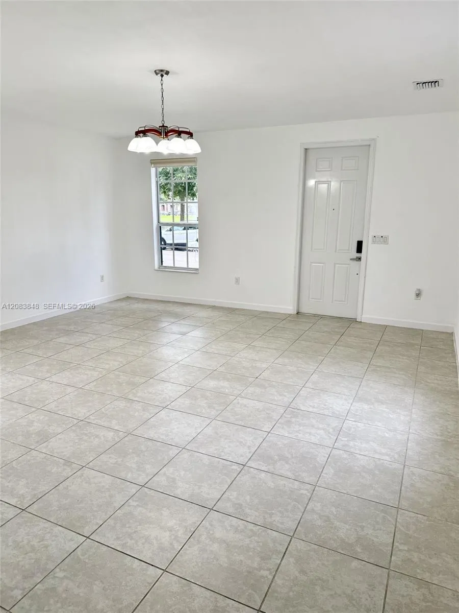 17081 SW 94th Way Miami, FL 33196