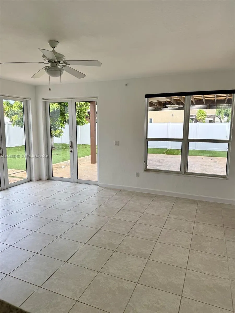 17081 SW 94th Way Miami, FL 33196