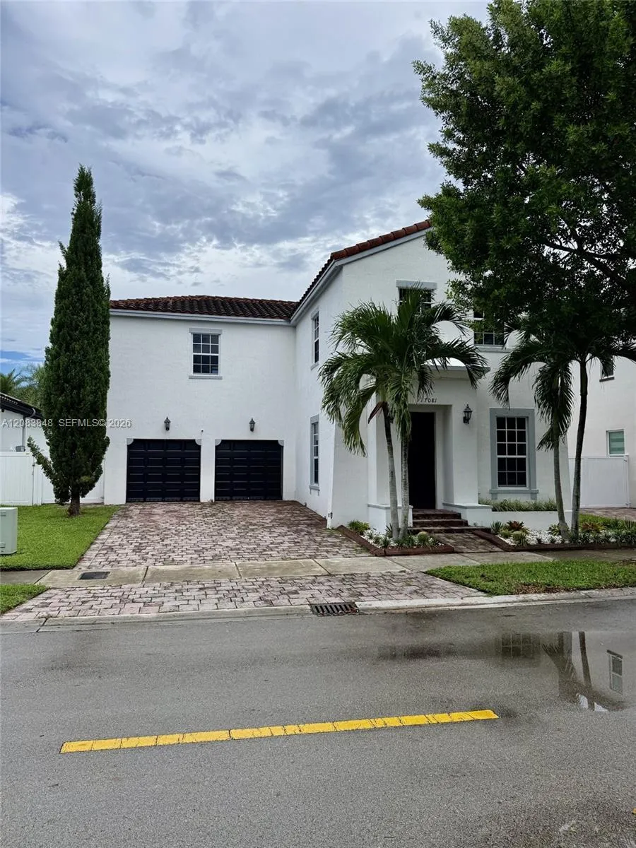 17081 SW 94th Way Miami, FL 33196