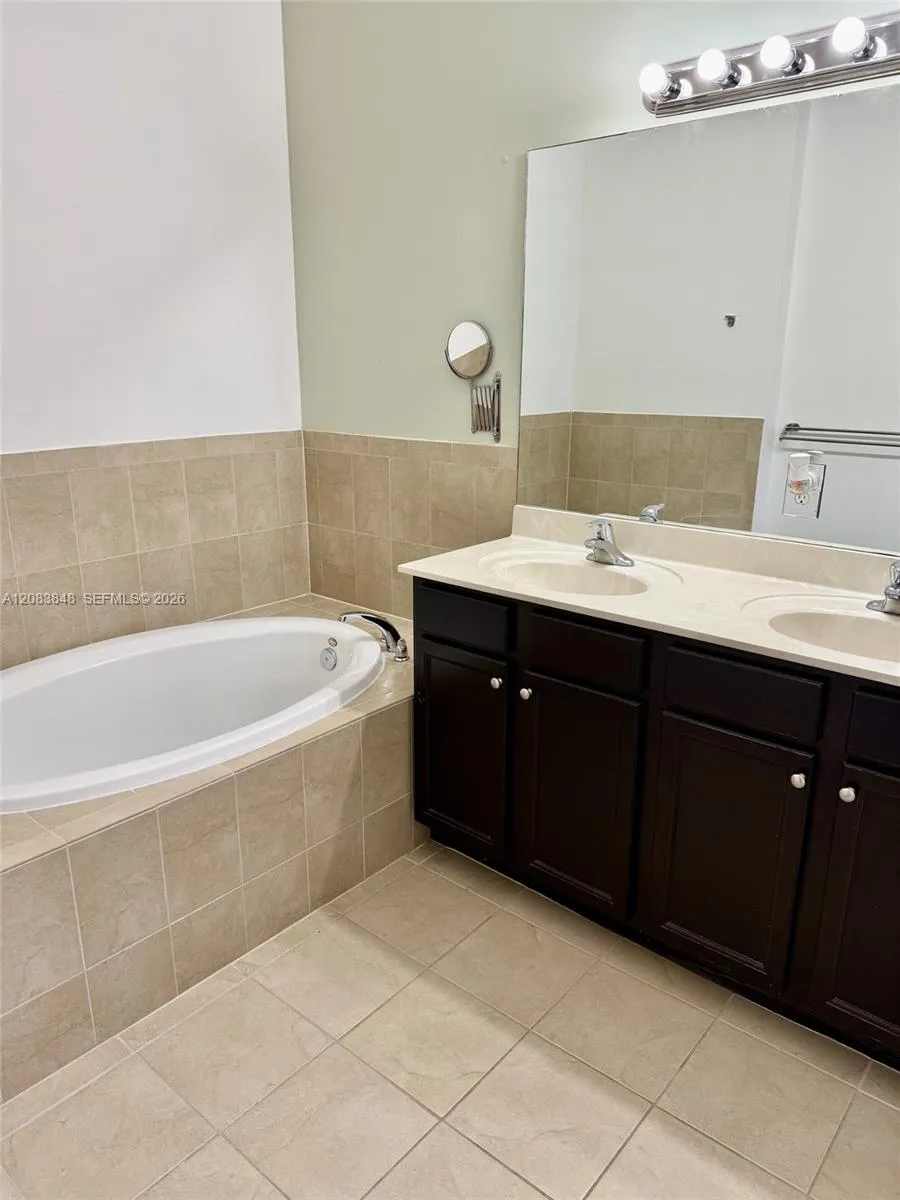 17081 SW 94th Way Miami, FL 33196