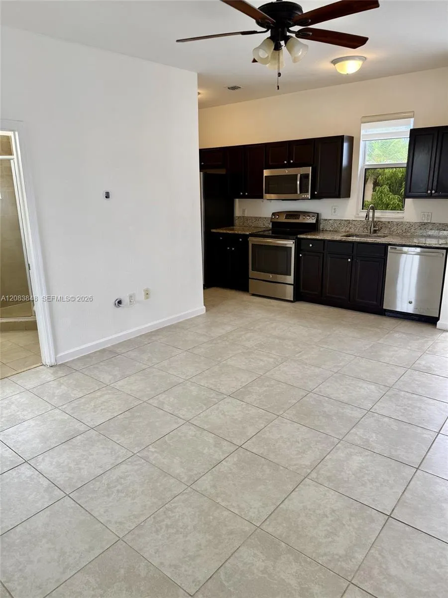 17081 SW 94th Way Miami, FL 33196