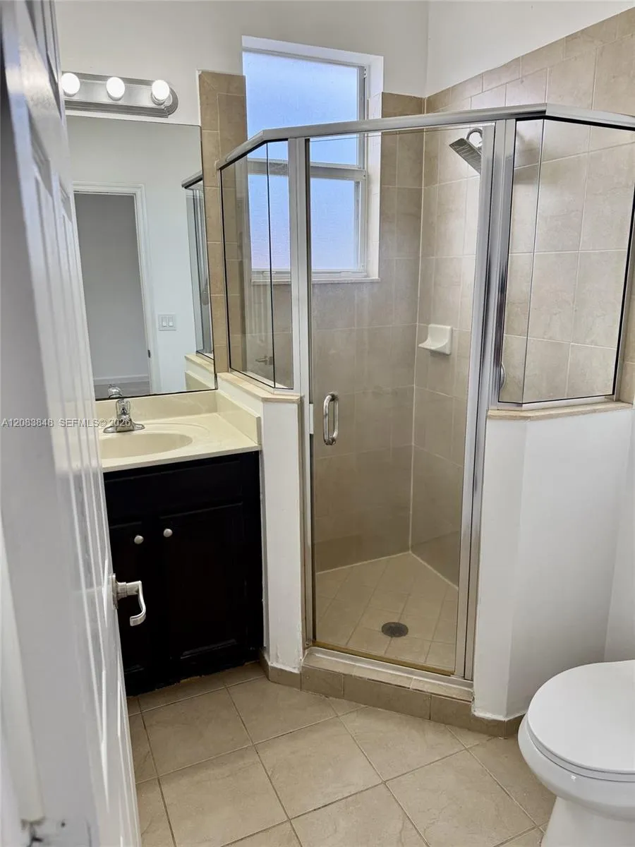17081 SW 94th Way Miami, FL 33196