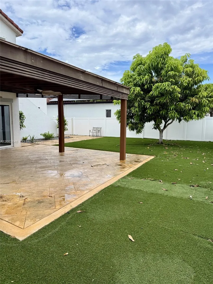 17081 SW 94th Way Miami, FL 33196